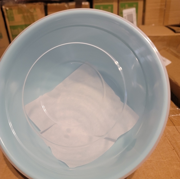 Pioneer Woman polka dot bowl with lid - Picture 5 of 6